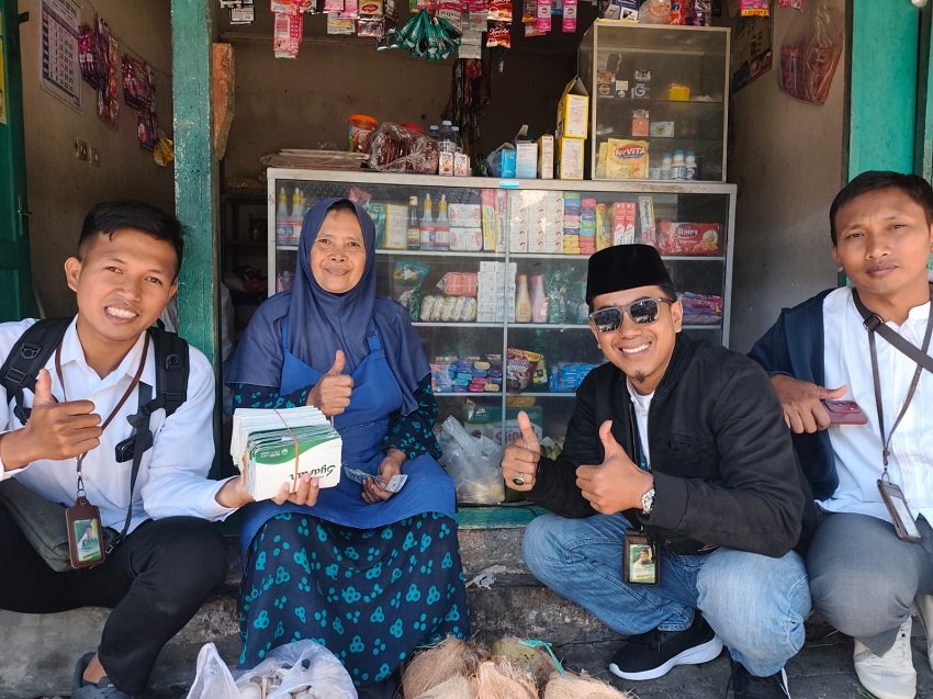 Dari Warung Kecil Menjadi Berkah; Kisah Sukses Ibu Sulami Bersama BMT NU Jatim